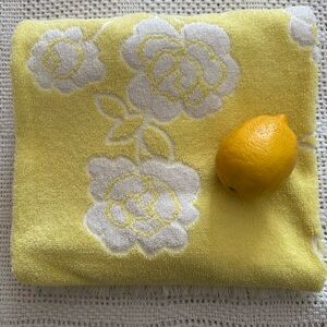 Martex Vintage Bath Towel with Yellow Floral Design 100% Cotton USA 5* Quality
